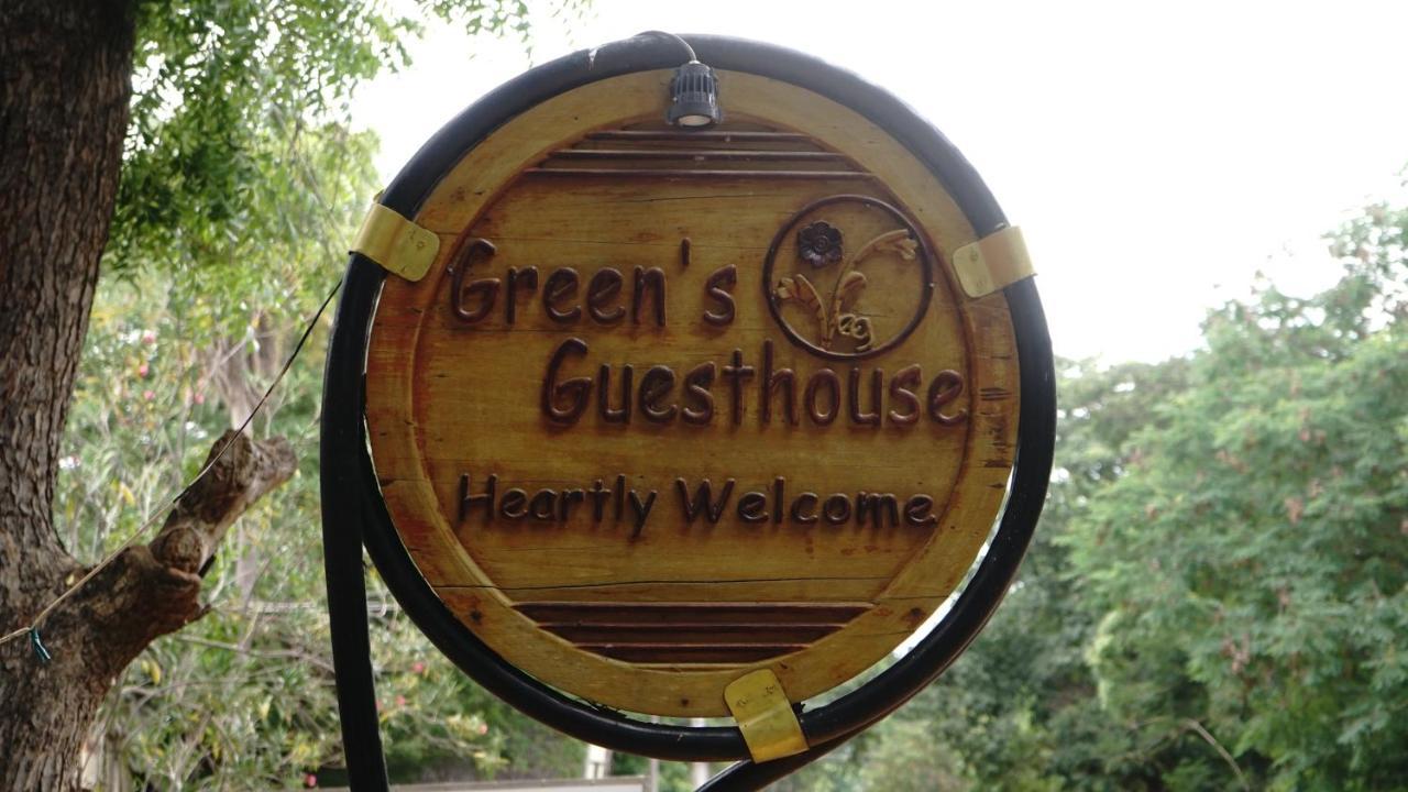 Green'S Guest House Auroville Exterior photo